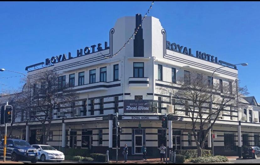 Royal Hotel オレンジ エクステリア 写真